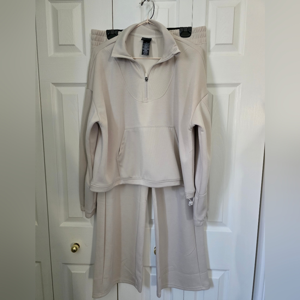 Spyder Half Zip Mock Neck Sweatshirt  Pullover & Ribbed Wide Leg Pant Set L